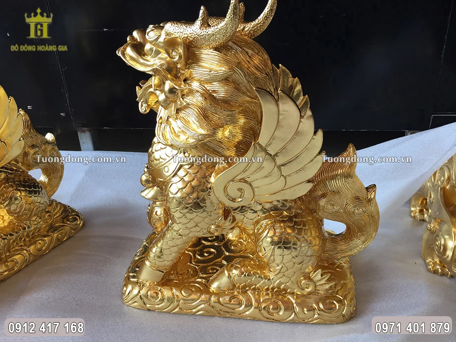 Hình ảnh nhìn nghiêng của đôi linh vật